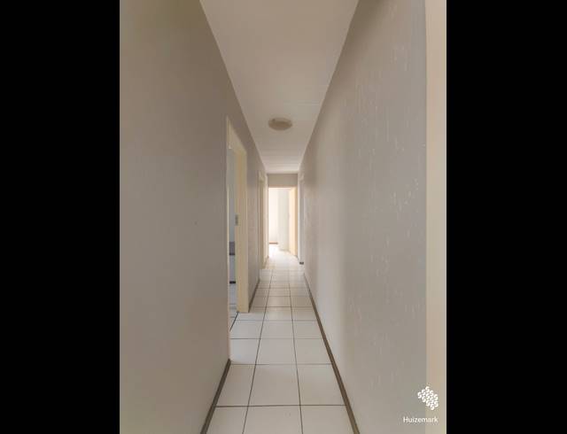 3 BEDROOM TOWNHOUSE FOR SALE IN VANDERBIJLPARK SW 5